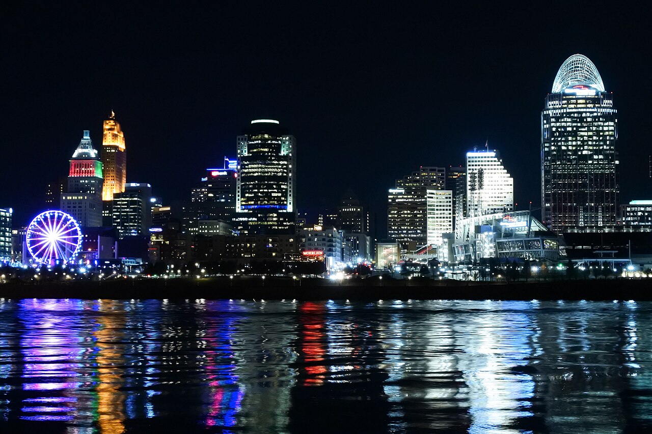 Downtown Cincinnati skyline at night