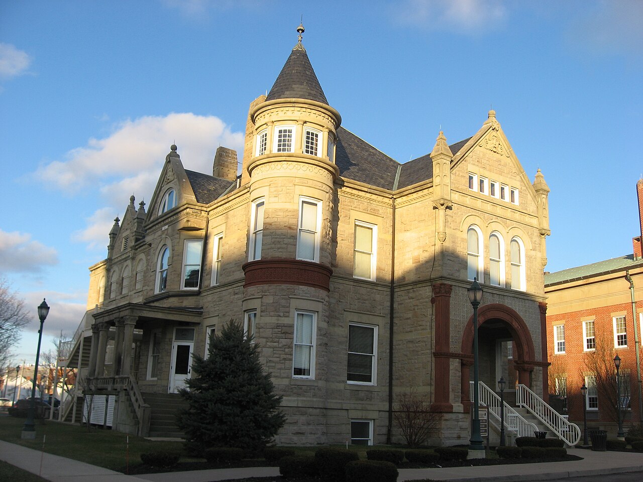 Sandusky County Jail and Sheriff's House, southwestern angle.jpg