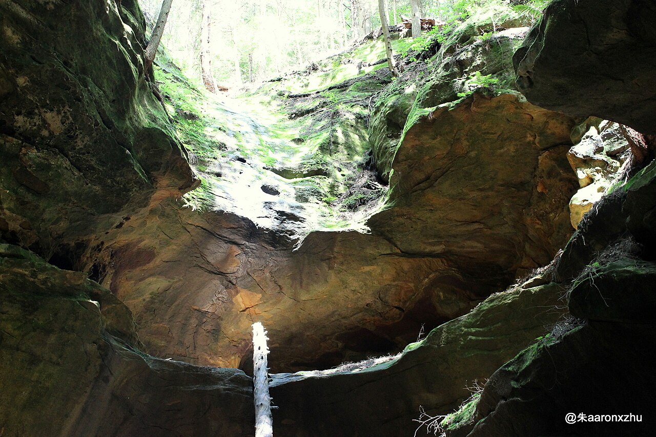 Water Fall at Conkle's Hollow Nature Preserve - panoramio.jpg